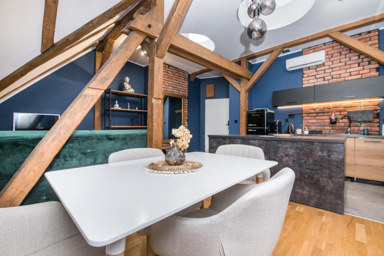 Uroczy Apartament Gliwice Esterno foto